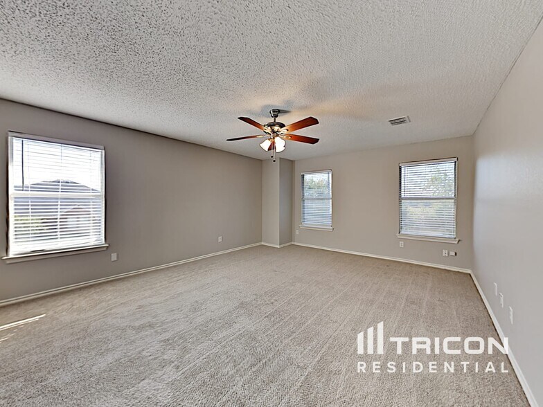 Building Photo - 1052 Shadywood Dr