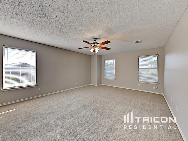 Building Photo - 1052 Shadywood Dr