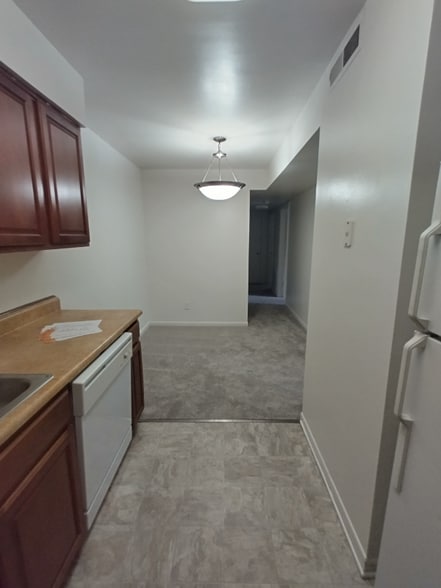 Building Photo - 600 Reusens Rd