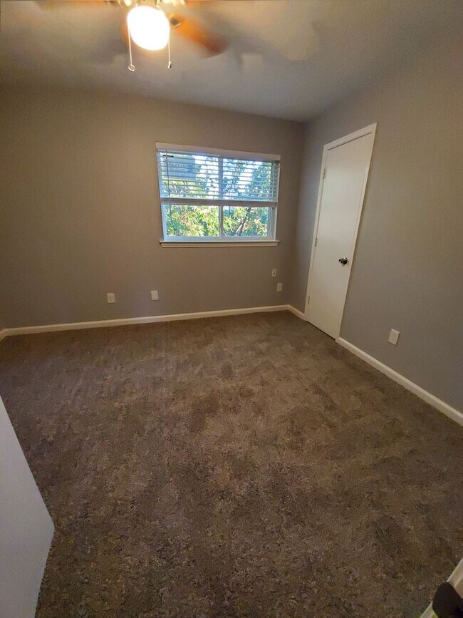 Building Photo - 102 Austin Stone Dr