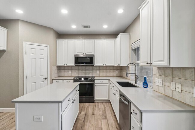 Building Photo - 3904 Arroyo Seco