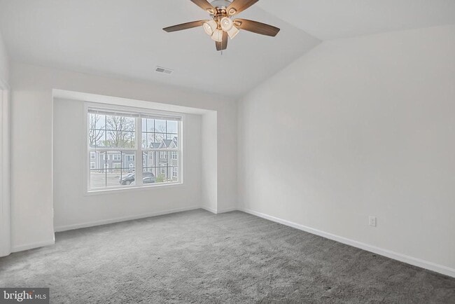 Building Photo - 2639 Maplewood Cir
