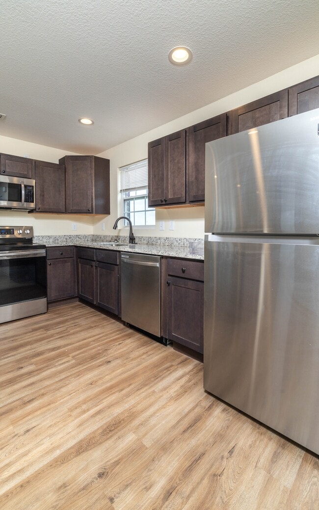 Building Photo - 923 Warrior Hill Dr