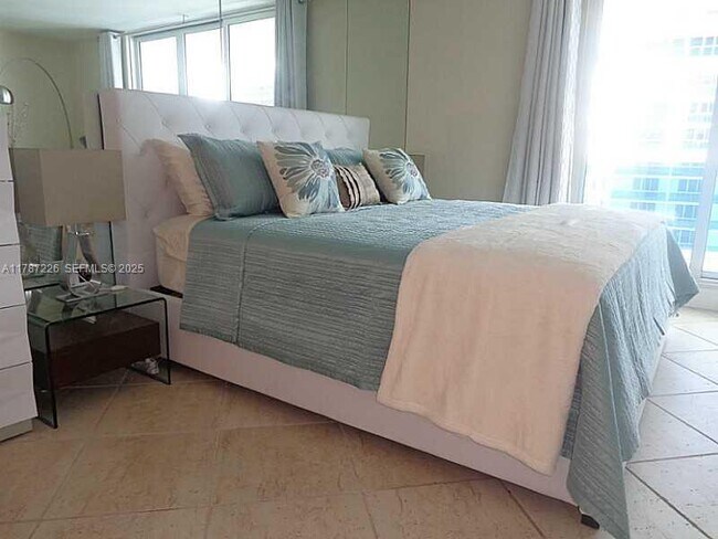 Building Photo - 2301 Collins Ave