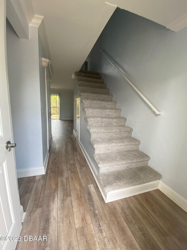 Building Photo - 65 Seton Trail