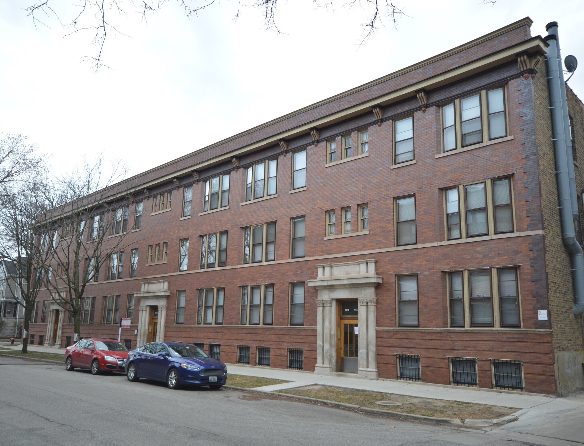 Building Photo - 3914 N Greenview Ave