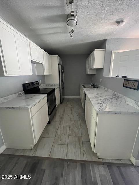 Building Photo - 2121 W Royal Palm Rd