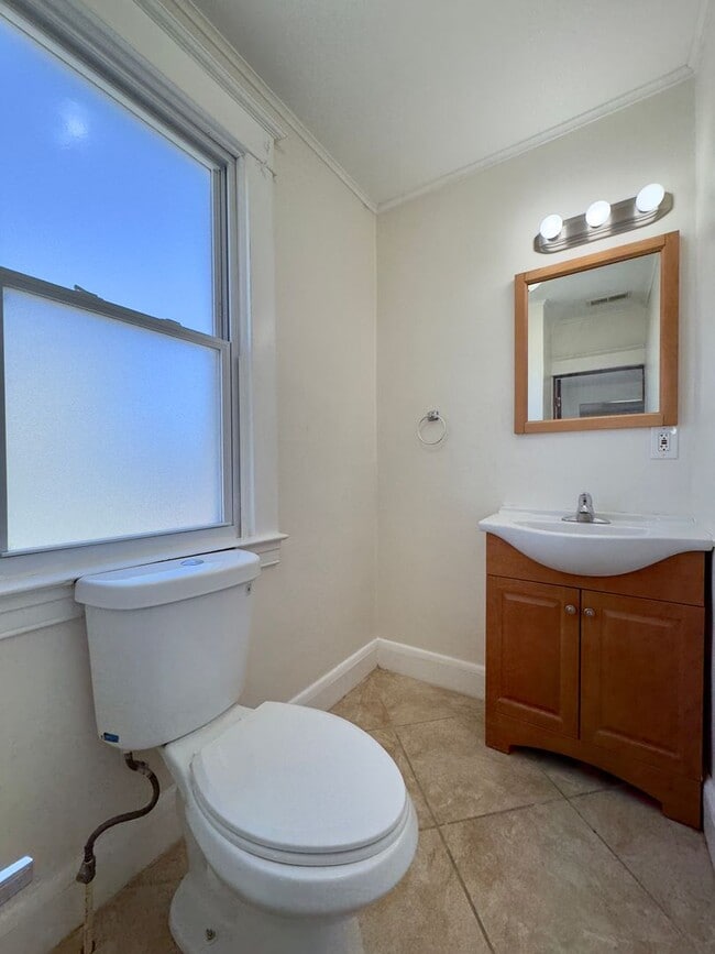 Building Photo - Fantastic 3-Bedroom Overlea Home with Open-Floor Plan!