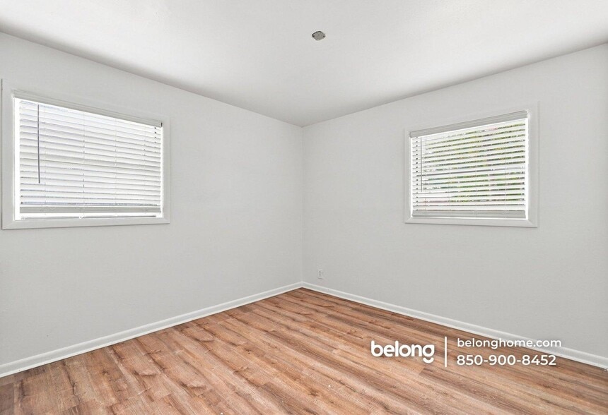 Building Photo - 6011 Greenwood Ln