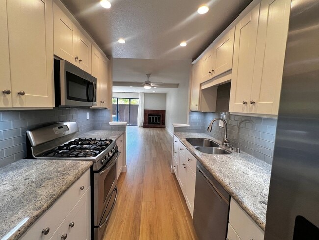 Building Photo - Novato Gem: Beautifully Updated 2-Bedroom Townhome