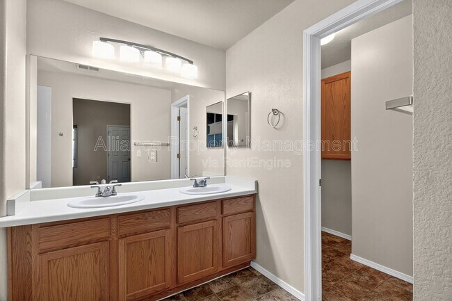 Building Photo - 3890 Strawberry Field Grove