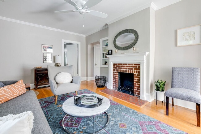 Building Photo - 5000 Bromley Ln