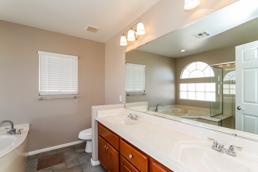 Building Photo - 6522 W Camero Ave