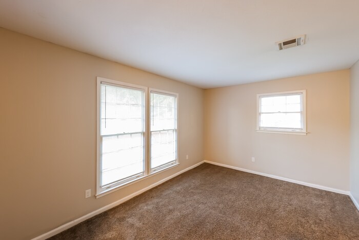 Building Photo - 323 N Burbank Dr