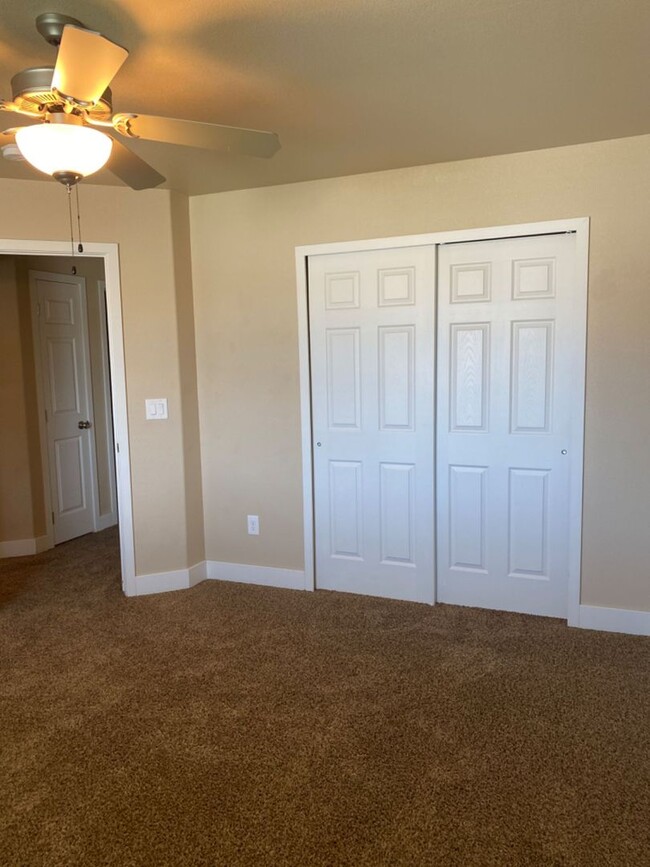 Building Photo - NEWER RENTAL AVAILABLE April 2025-3bed/3.5...