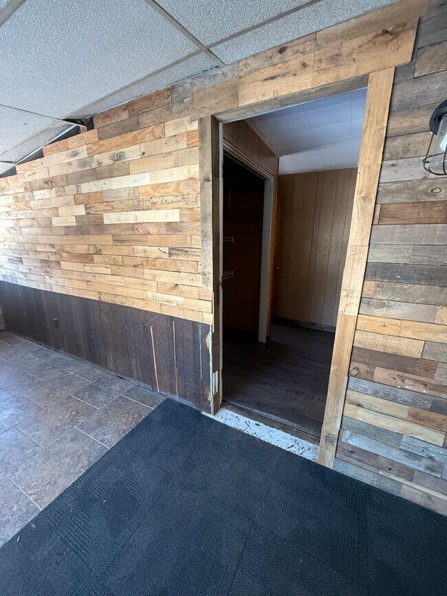 Building Photo - 3185 Spring Rd