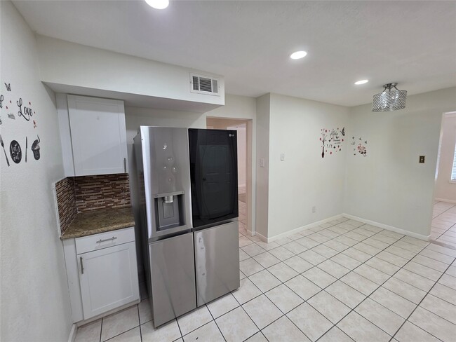 Building Photo - 2114 Greenbriar Colony Dr