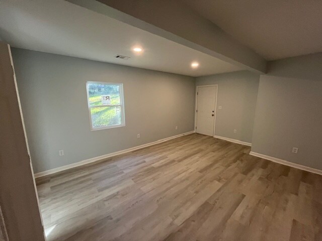 Building Photo - 1957 Knightsbridge Rd