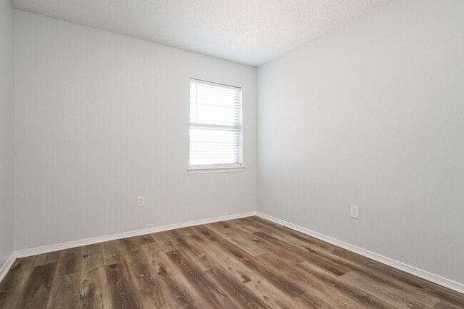 Building Photo - 4 BR/2BA | Updated Single Family Home | Gorgeous hardwoods | Storage attic!