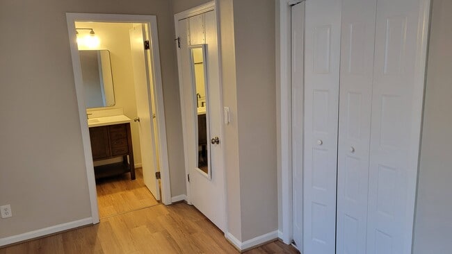 Building Photo - 343 Leisure Ct