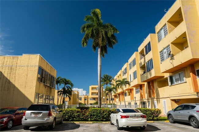 Building Photo - 1555 W 44th Pl