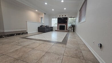 Building Photo - 2744 E Bennett Ave