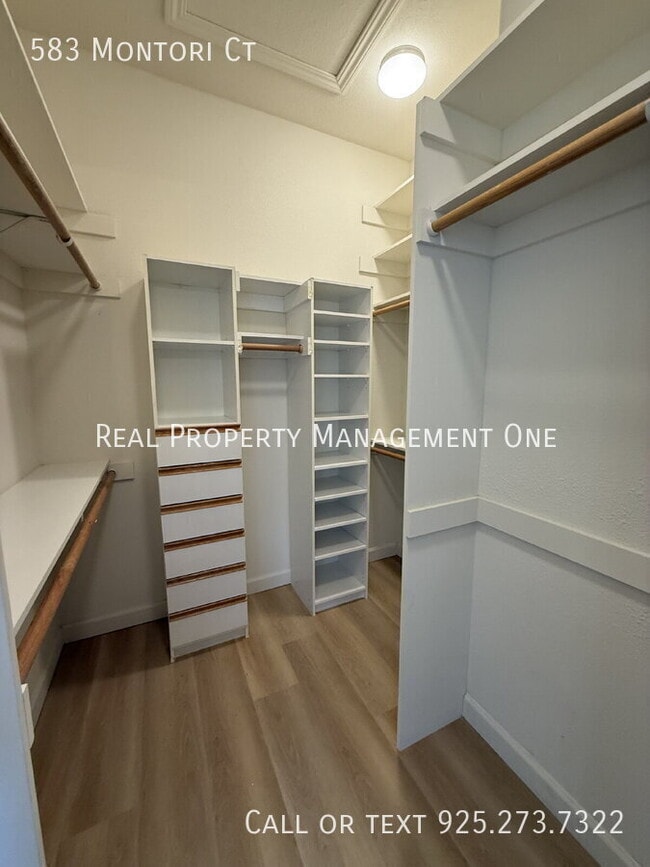 Building Photo - 583 Montori Ct