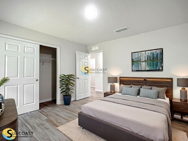 Building Photo - 11 Regis Ln