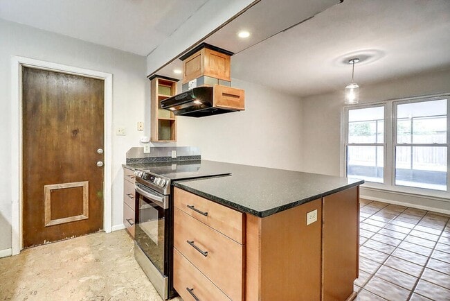 Building Photo - 3121 Seafoam Dr