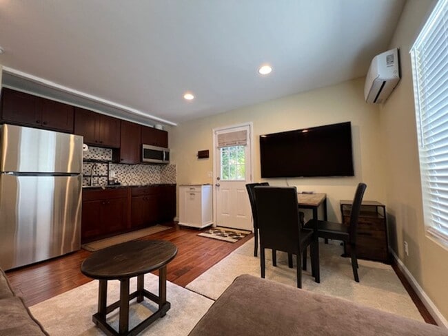 Building Photo - Partially furnished 1+1 w/all appliances +...