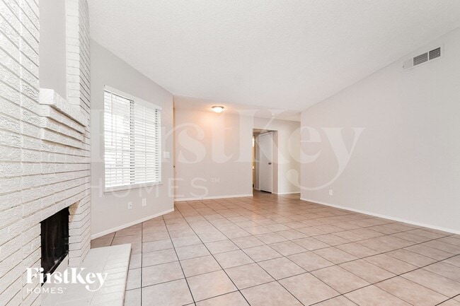 Building Photo - 2359 Los Feliz St