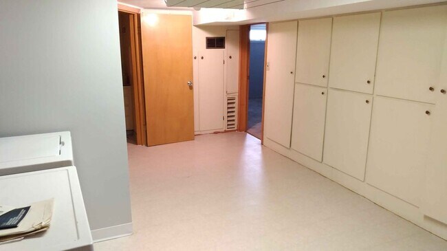 laundry room - 804 7th Ave SE