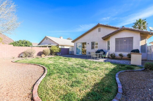 Building Photo - Stunning Single Story in Henderson