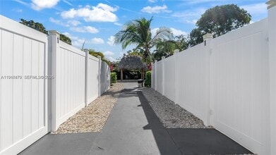 Building Photo - 1702 SW 20th St