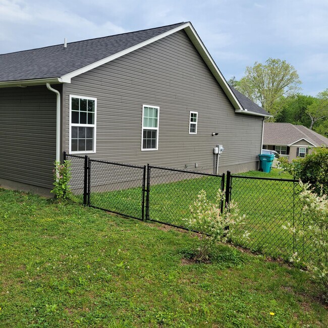 Building Photo - 27 Patrick Dr