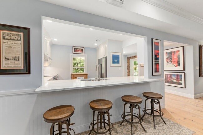 Building Photo - 1240 Palmetto Ct