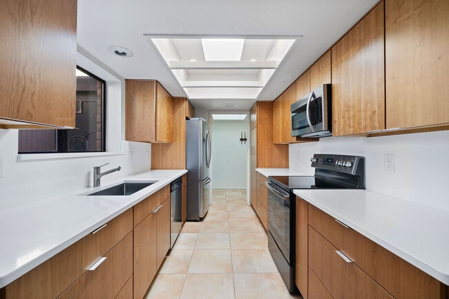 Building Photo - 1021 W Desert Canyon Pl