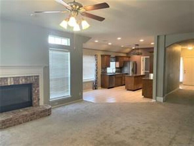 Building Photo - Beautifully kept 1.5 story home with 3 lg bedrooms (game room could be a 4th bedroom).