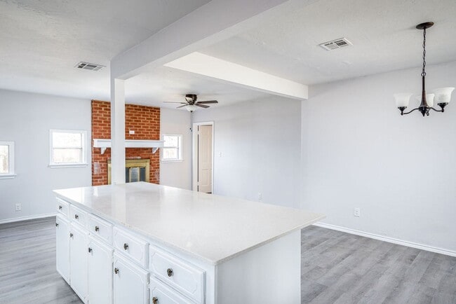 Building Photo - Charming home in the Heart of the Urban Core