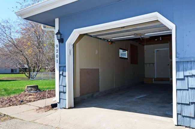 Building Photo - 9201 Forestview Ln N