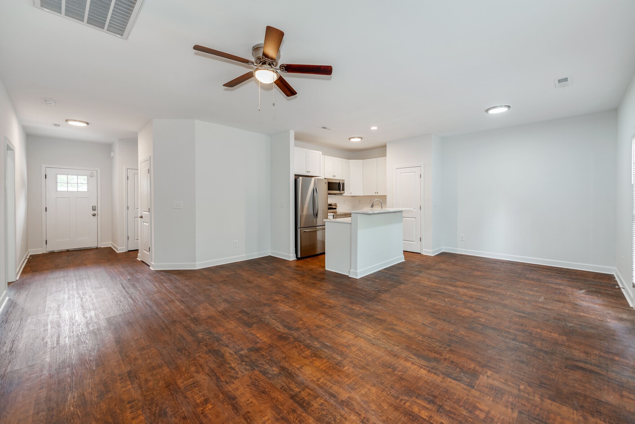 Building Photo - 922 W Davidson Ave