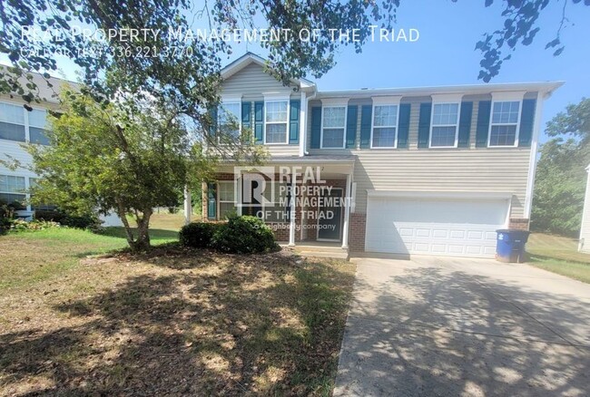 Primary Photo - *Move In Special* Lovely 4 BR/2.5 BA w/ Lo...