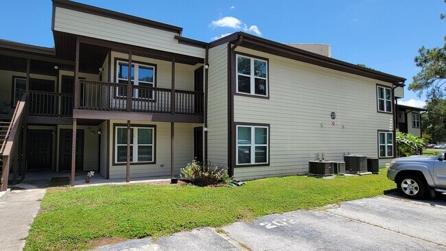 Building Photo - 3 beds 3 bath condo on the golf course