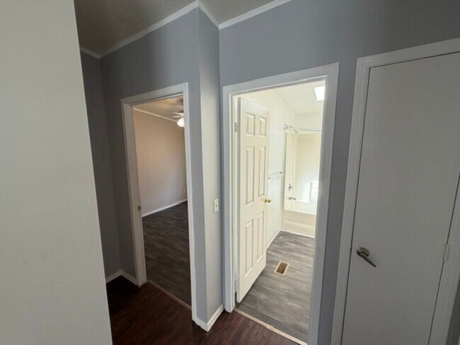 Building Photo - ***4 BEDROOM/2 BATHROOM IN DEWEY***