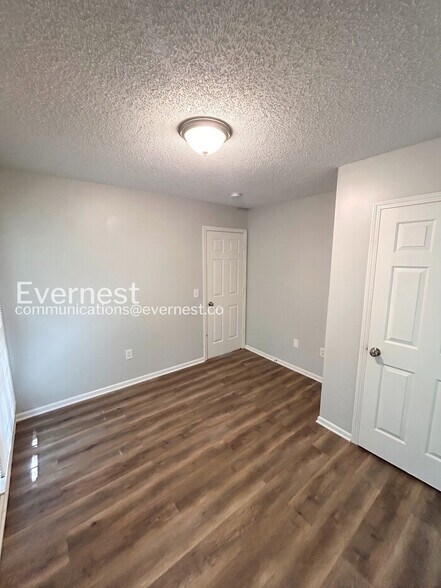 Building Photo - 119 Creek Branch Dr