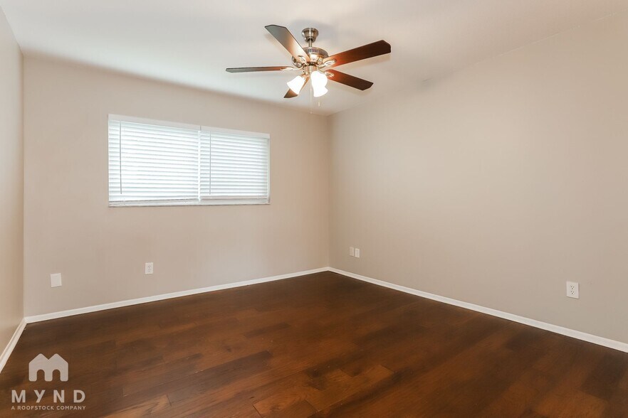 Building Photo - 305 Silver Hill Dr
