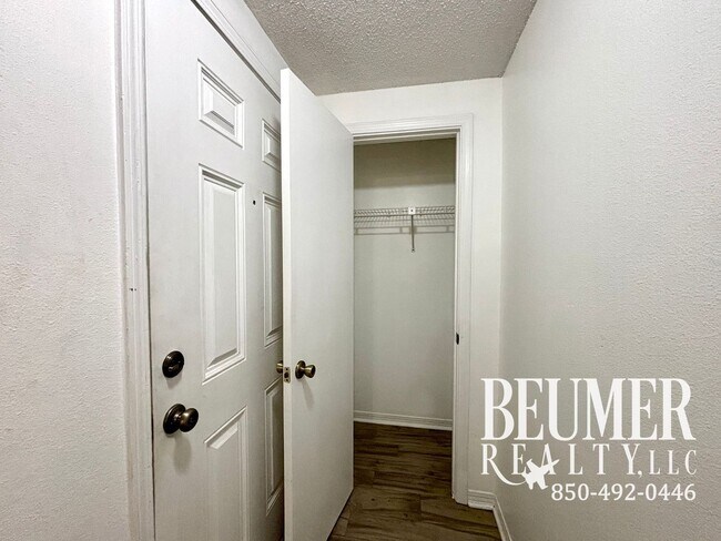 Building Photo - 2 Bedroom 2.5 Bath Townhome Near Perdido Key