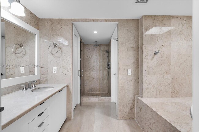 Building Photo - 141 Crandon Blvd