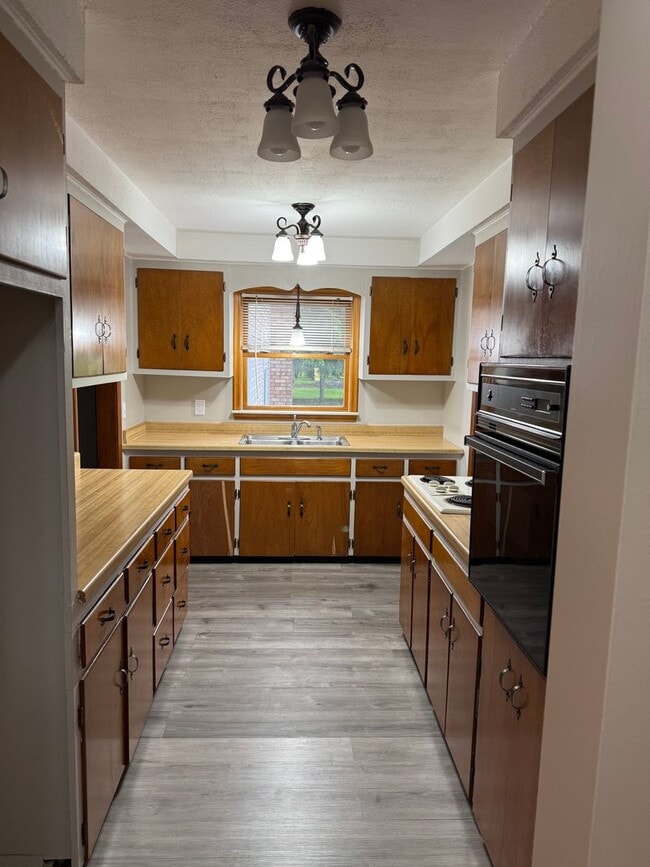 Building Photo - Awesome Property for an Awesome Price