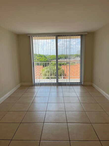 Building Photo - 1805 Sans Souci Blvd
